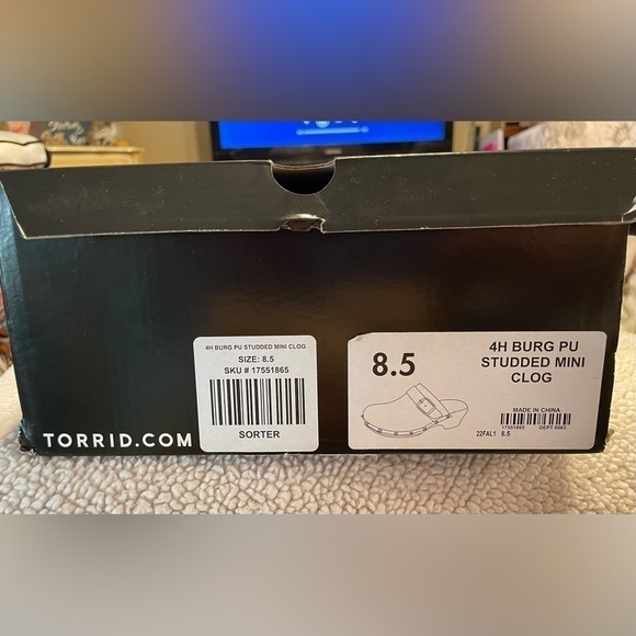 🌟HP🌟STUDDED CLOGS Torrid Roomy 8.5 Burgundy Wooden 3.5” Heel NEW Extra Comfy - Picture 11 of 13